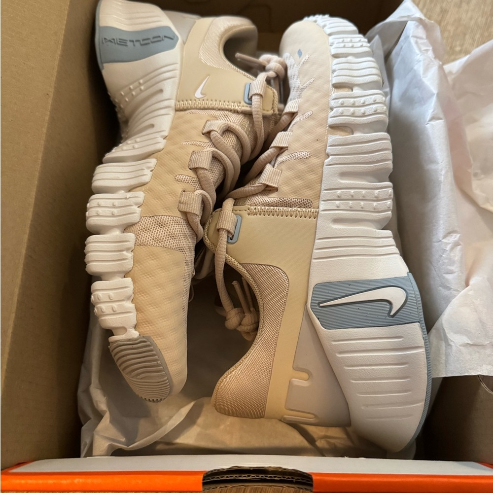 BNWT nike metcon 5 sneakers size 7